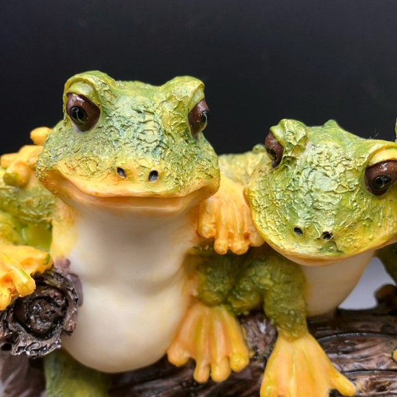 Charming Frog Trio Figurine - Picture 12 of 15